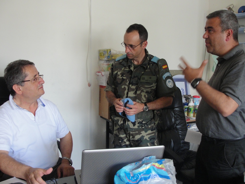 الرائدِ خيسوس دييث ألكالدي مسؤول المكتبِ الإعلامي في القطاع الشرقي  قدّم اعتذار قيادته عبر موقع خيام دوت كوم