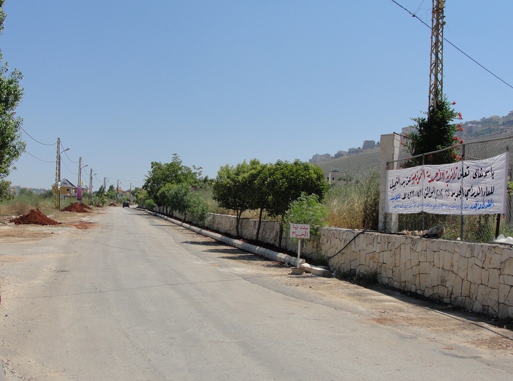 أشغال تجميلية على مدخل الخيام الجنوبي - الغربي