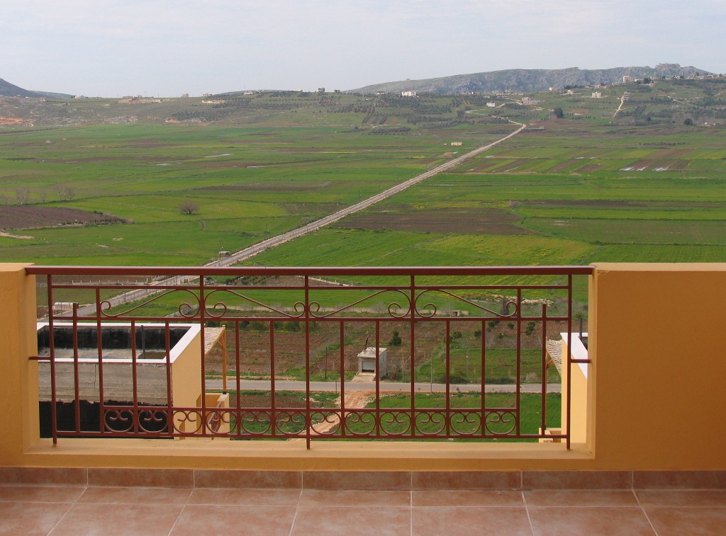 مناظر خلابة نشاهدها من منتجع تلال الخيام - أرشيف