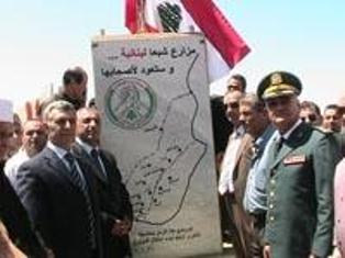 خلال ازاحة الستارة عن اللوحة التذكارية