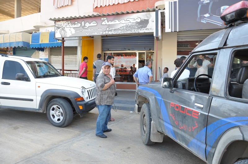 دوريات أمنية امام محمصة عواضة المسروقة في الدوير