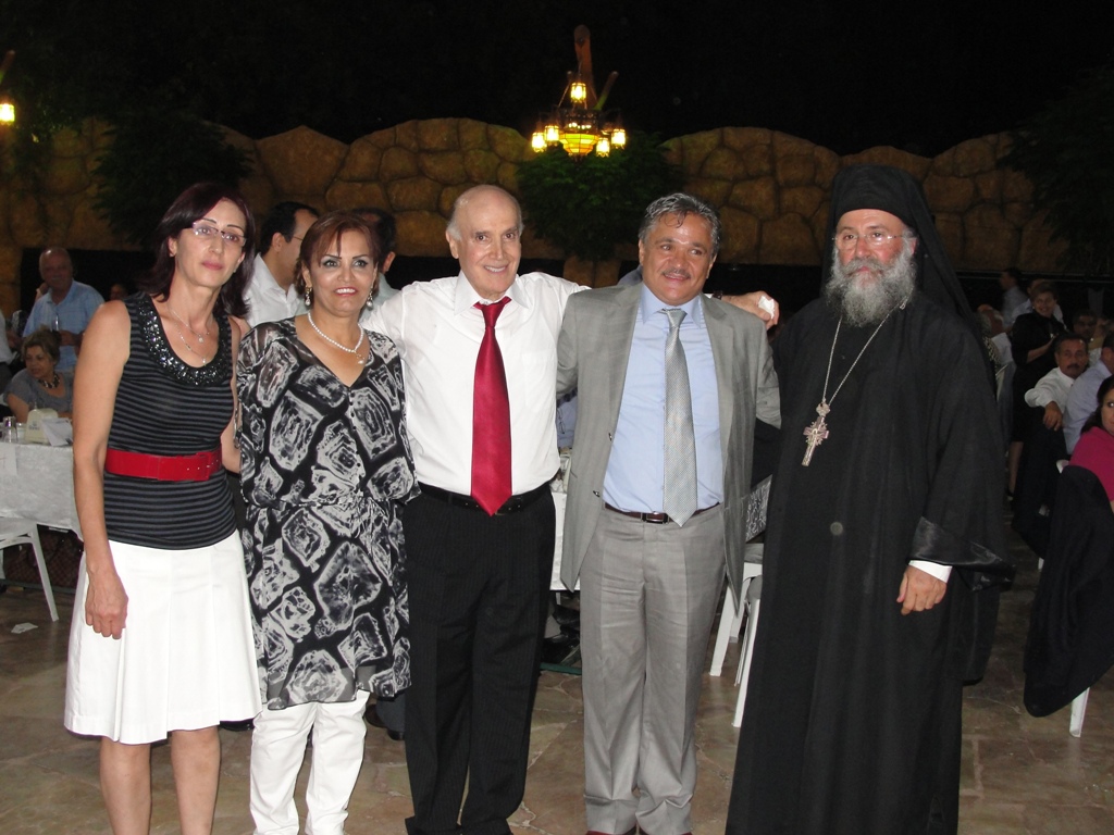 صورة تذكارية مع الدكتور كامل مهنا