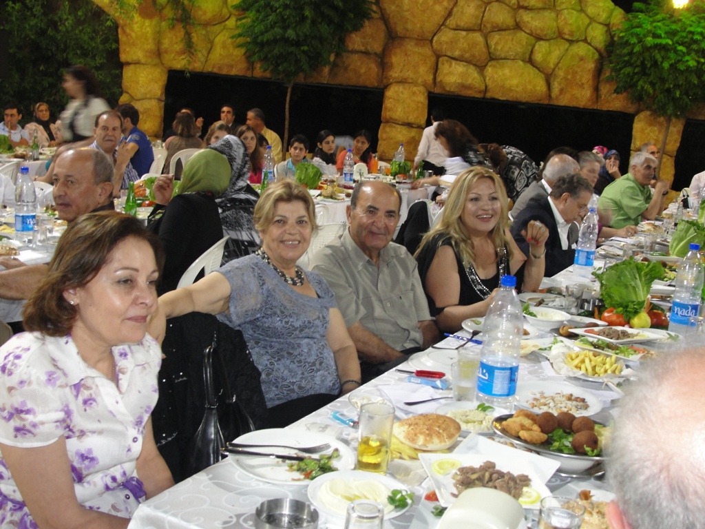 أبو سعيد مهنا وشقيقته السيدة أم غاندي مخزوم و..العائلة