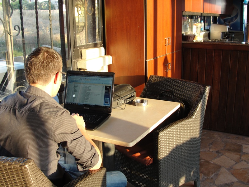 خدمة الإنترنت متوفرة لجميع النزلاء في الدردارة