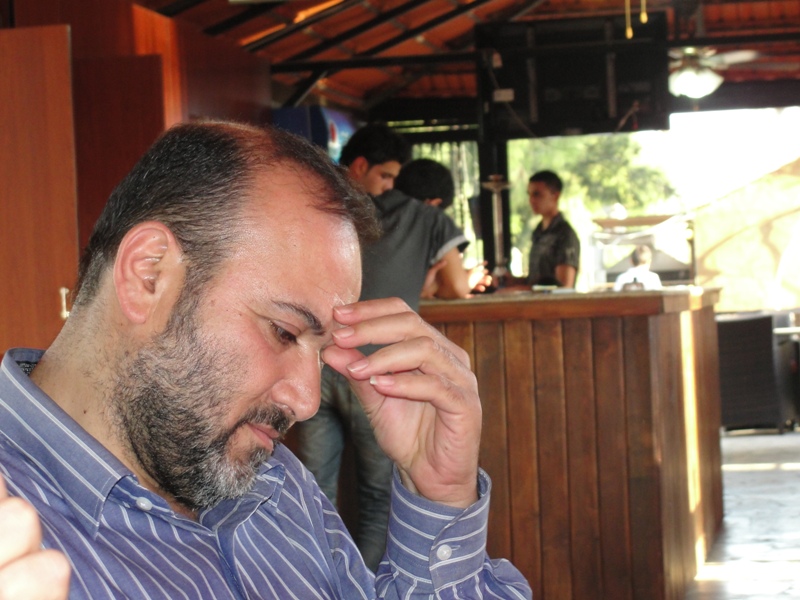 الحاج نايف خريس.. أجواء الدردارة تدفعه للمزيد من التفكير والتأمل