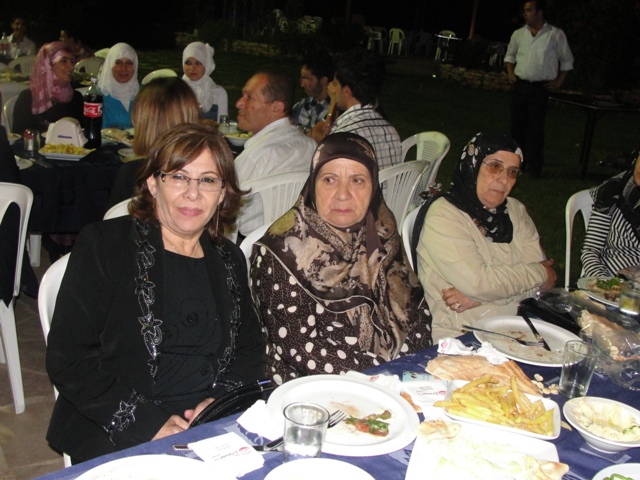 حفل تكريم الطلاب الناجحين في الشهادات الرسمية من قبل جمعية سيدات الخيام، صيف 2010 - أرشيف