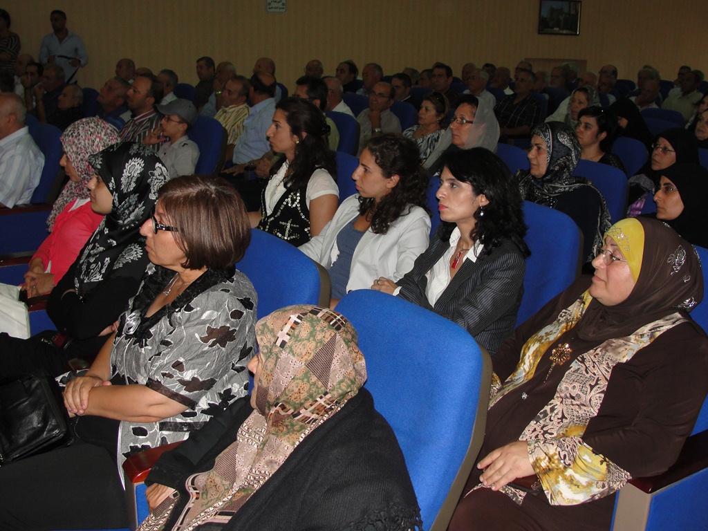 مشاركون في حفل تكريم المربّي الأستاذ علي عبدالله