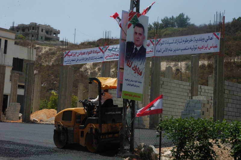 التحضيرات في كوثرية السياد لاستقبال اللواء ابراهيم بعد تعيينه مديرا عاما للامن العام