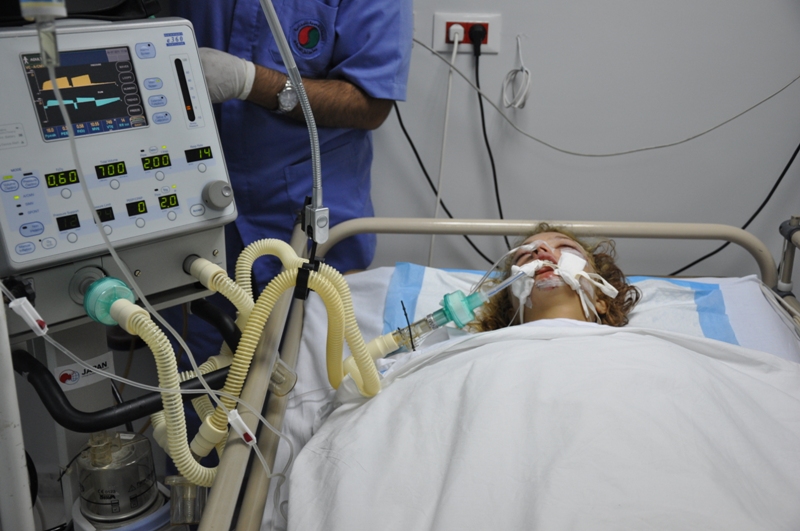 العداءة الكندية أورلي كوليت (24 عاما) في مستشفى النجدة الشعبية في النبطية