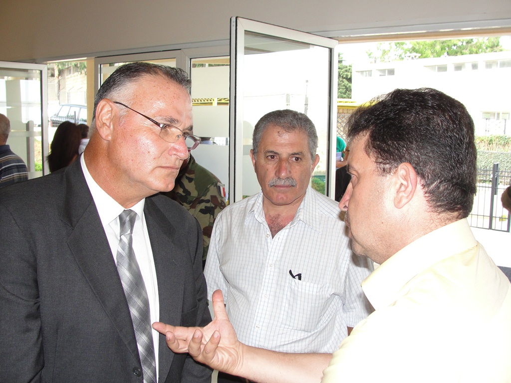 المهندس جلال عبدالله ونائب رئيس بلدية مرجعيون المهندس ساري لبيب غلمية يتناولان في الحديث هموم المنطقة البيئية وسبل تنميتها - أرشيف