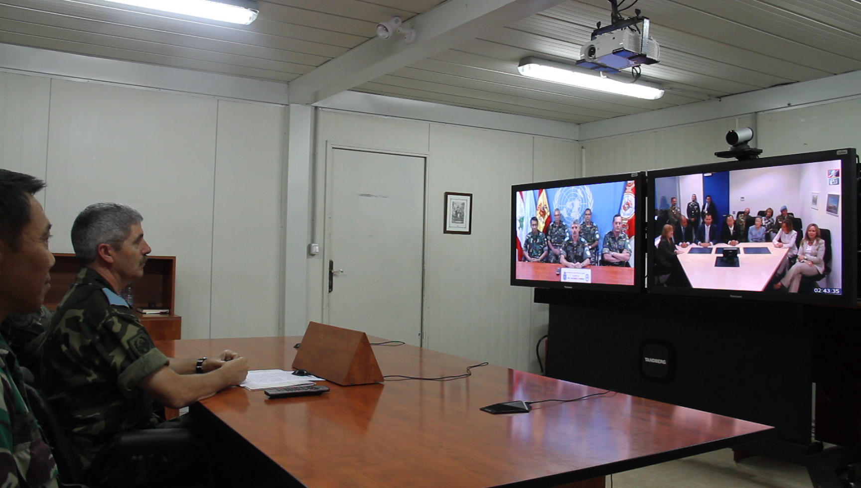 الجنرال الكانيث يتحدث مع الامين العام للامم المتحدة عبر الاقمار الاصطناعية