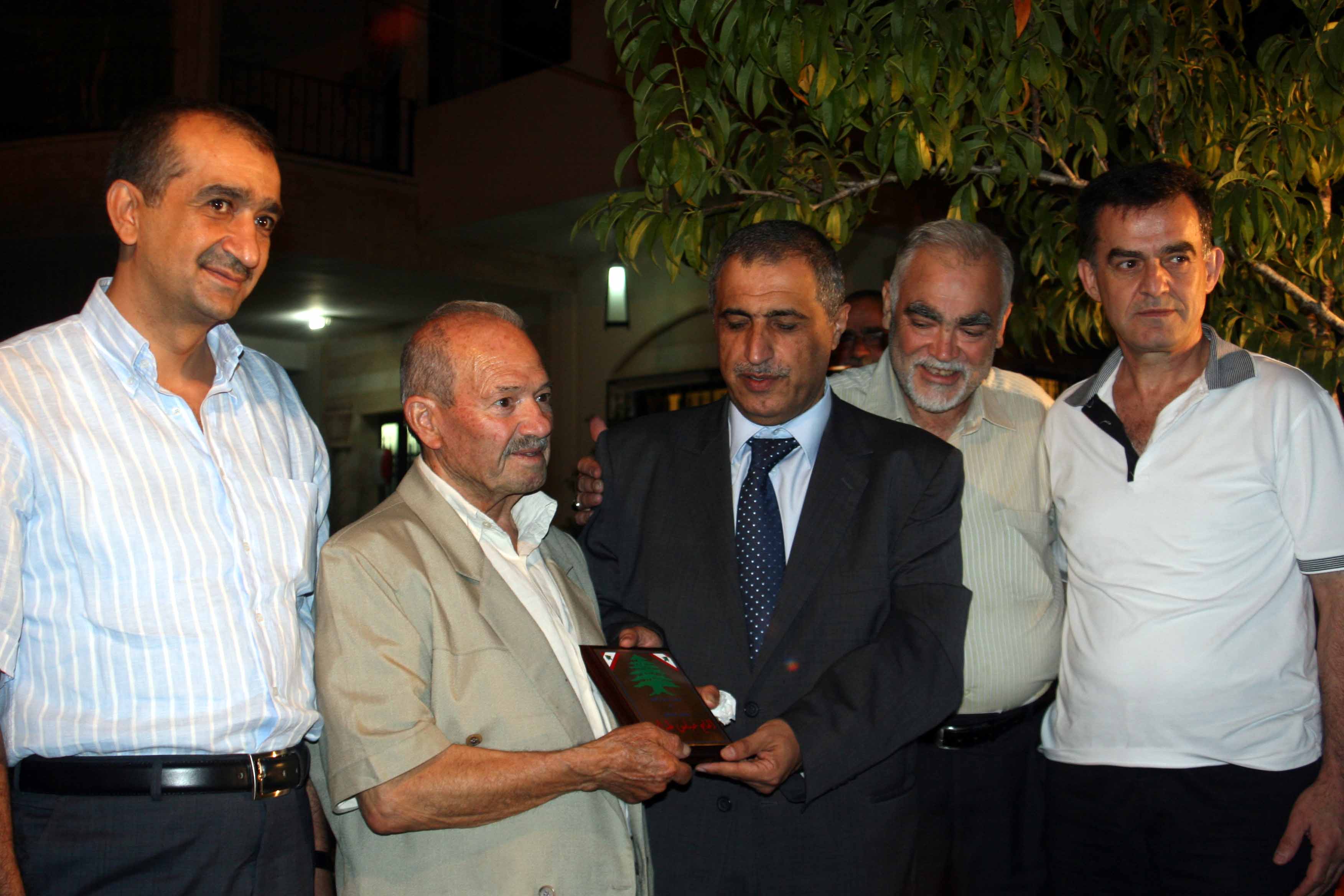 النائب قاسم هاشم يكّرم  مخاتير وفاعليات في مرجعيون