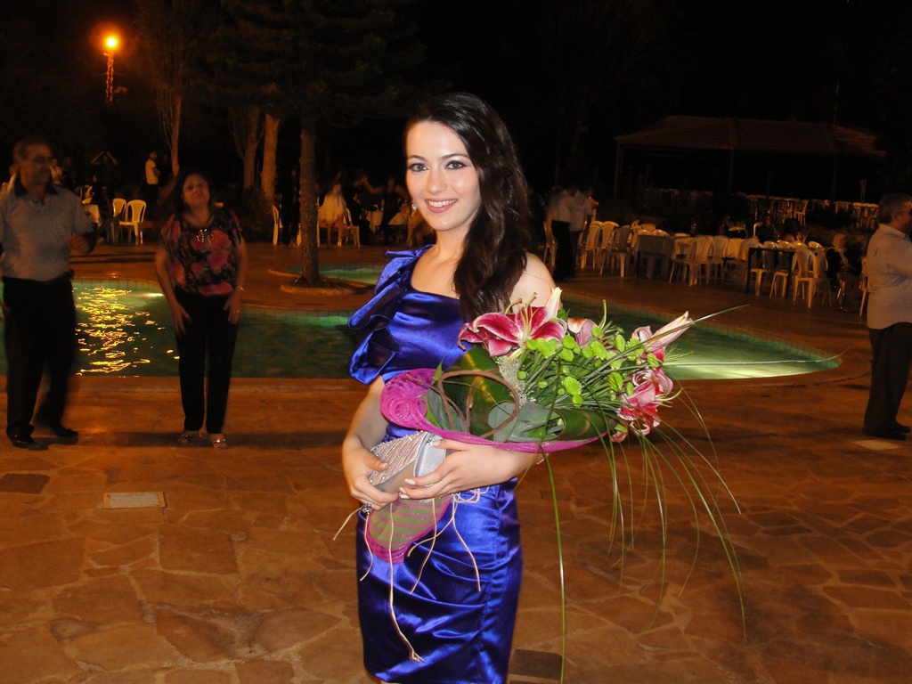 الطالبة المتفوقة خلود خريس