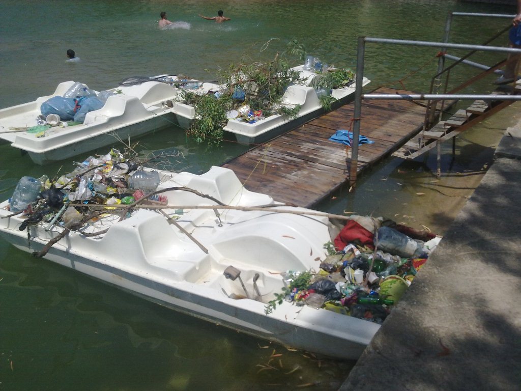 إثناء عملية تنظيف الدردارة في شهر حزيران المنصرم