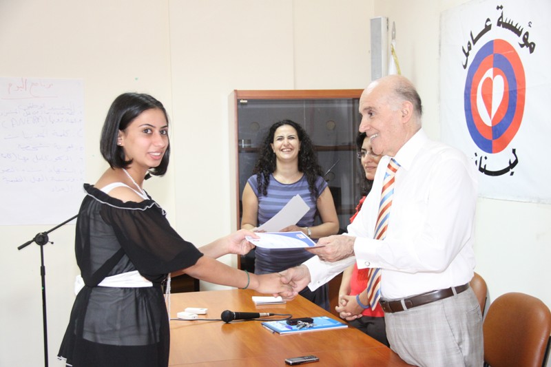 عامل تخّرج 18 فتاةً وشاباً في إطار برنامج التدريب خلال العمل