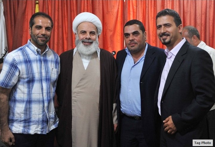 صورة تذكارية مع عميد الأسرى ومع شيخ المناضلين