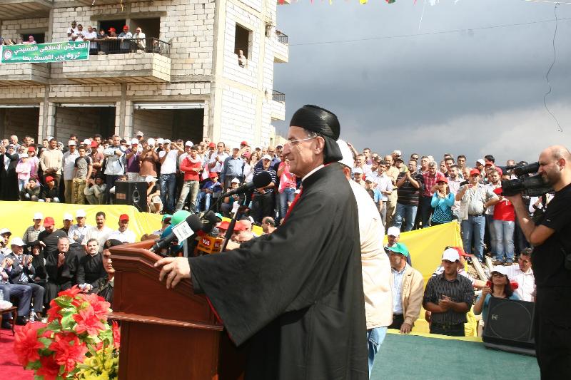 المطران مار بشارة بطرس الراعي  يلقي كلمته في الخيام