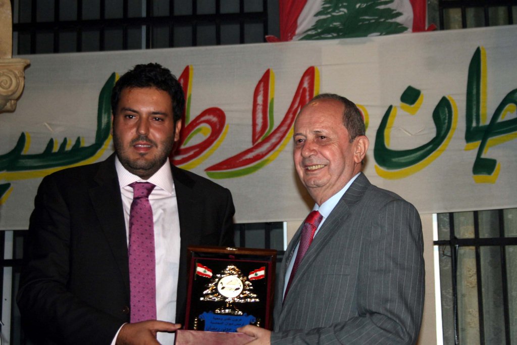 القاضي عوني رمضان مكرما