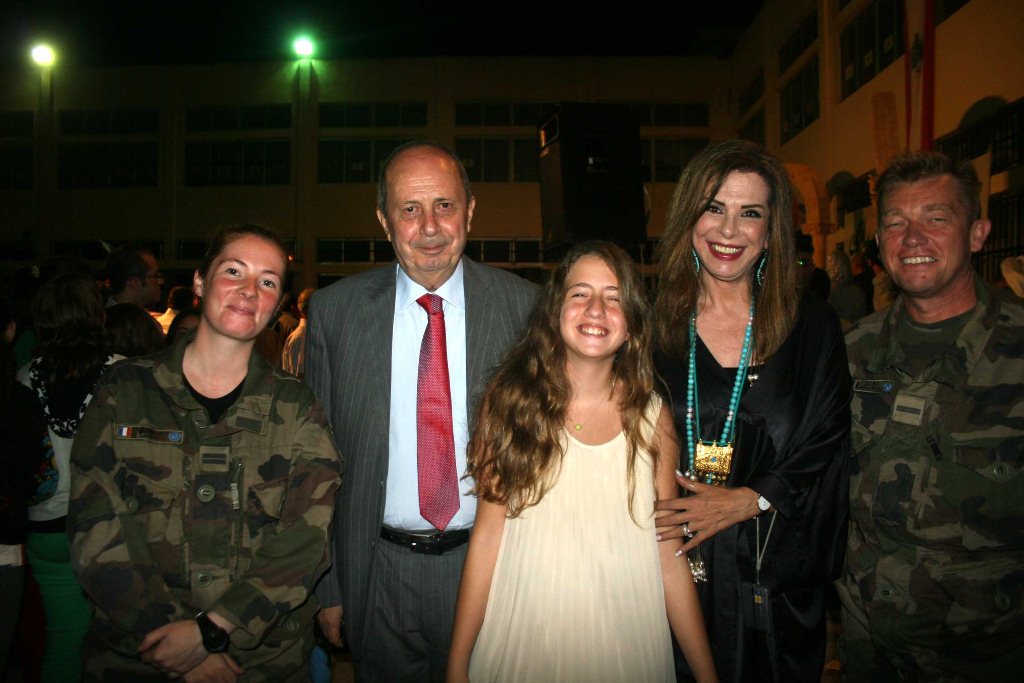 من مهرجان بلاط الرئيس عوني رمضان وعائلته مع فرنسيين