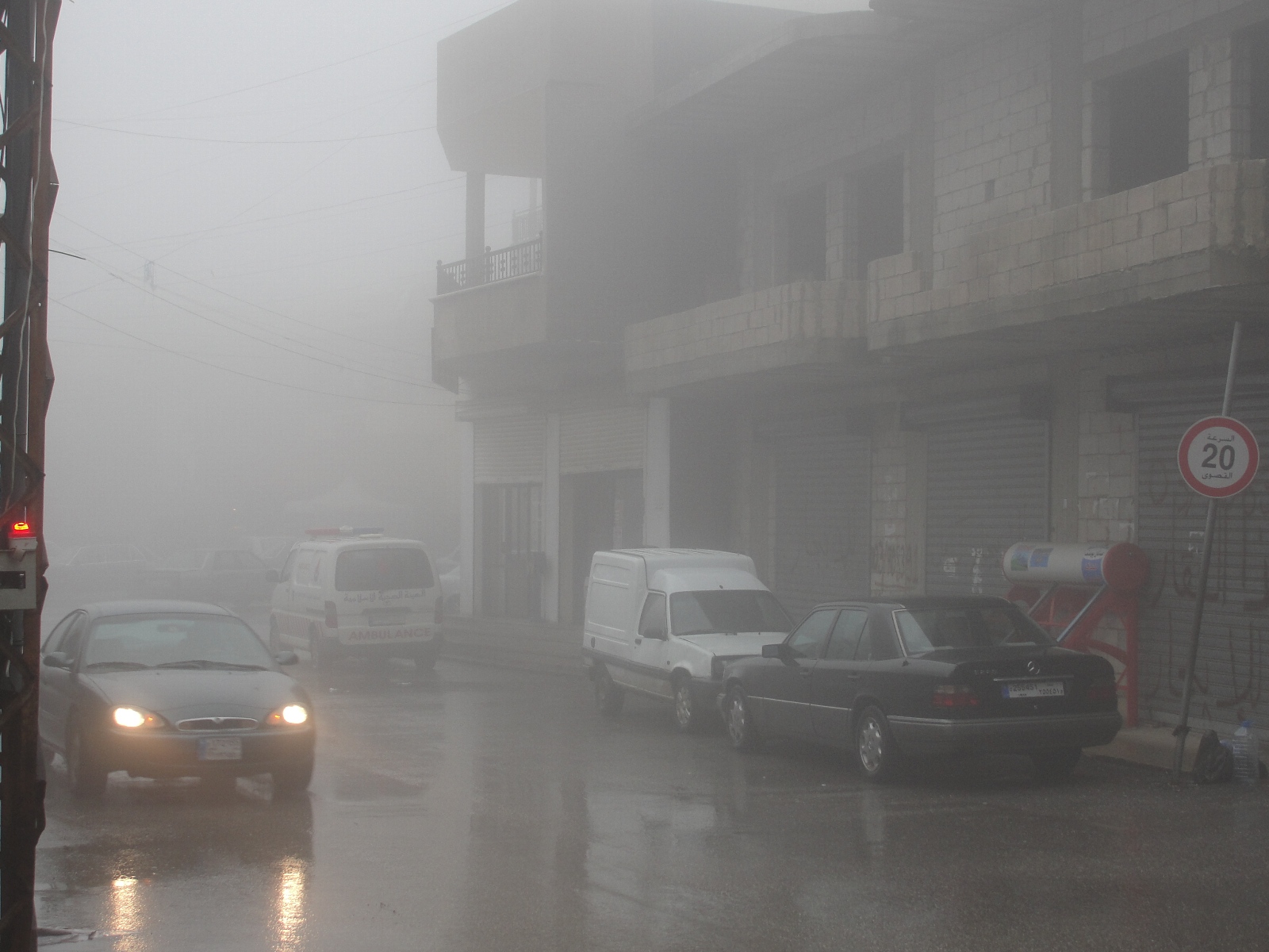 ساحة الخيام كما بدت ظهر اليوم الأحد