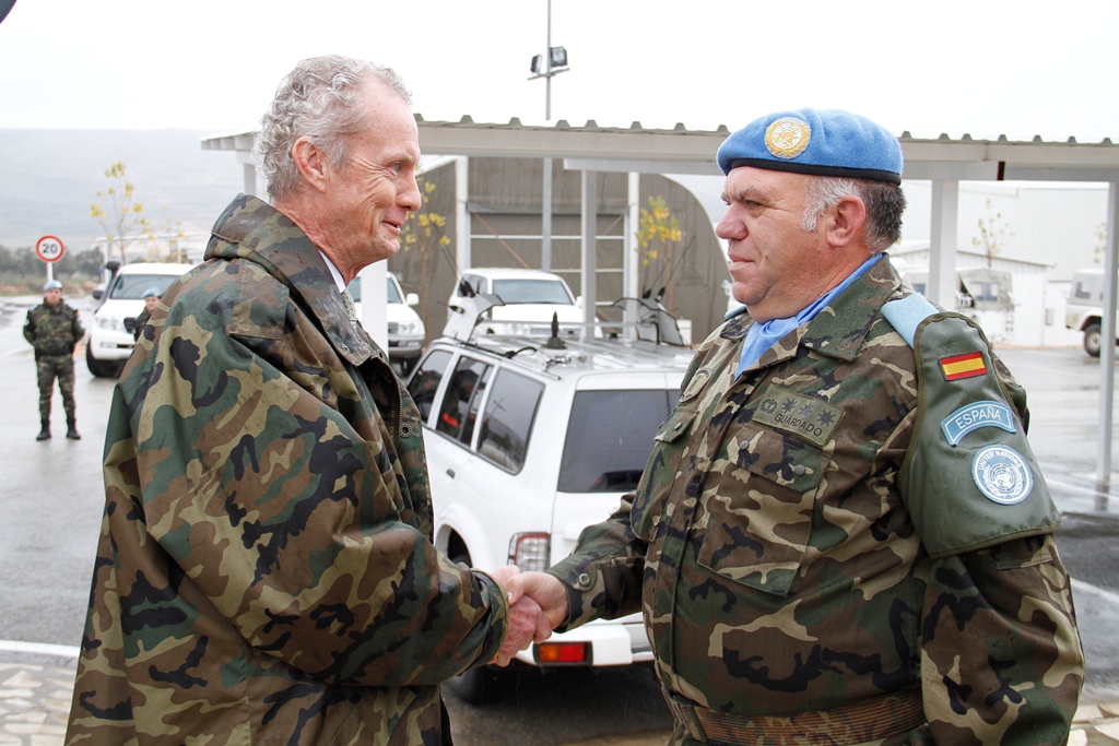 وزير الدفاع الإسباني يزور قاعدة ثيربانتيس في سهل إبل السقي