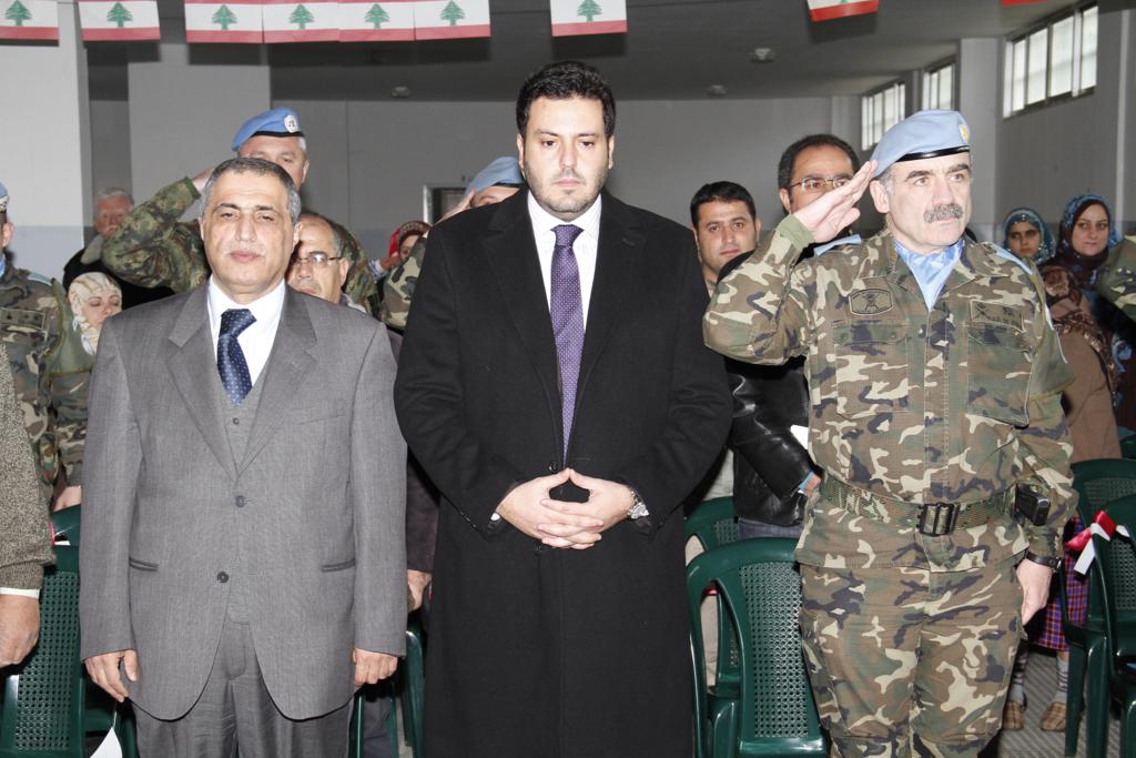 الكتيبة الاسبانية تموّل بلدة بلاط بـ 20 مصباحاً تعمل على الطاقة الشمسية