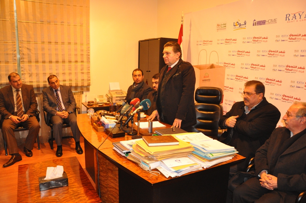 المحافظ المولى خلال اطلاق فاعليات شهر التسوق في النبطية