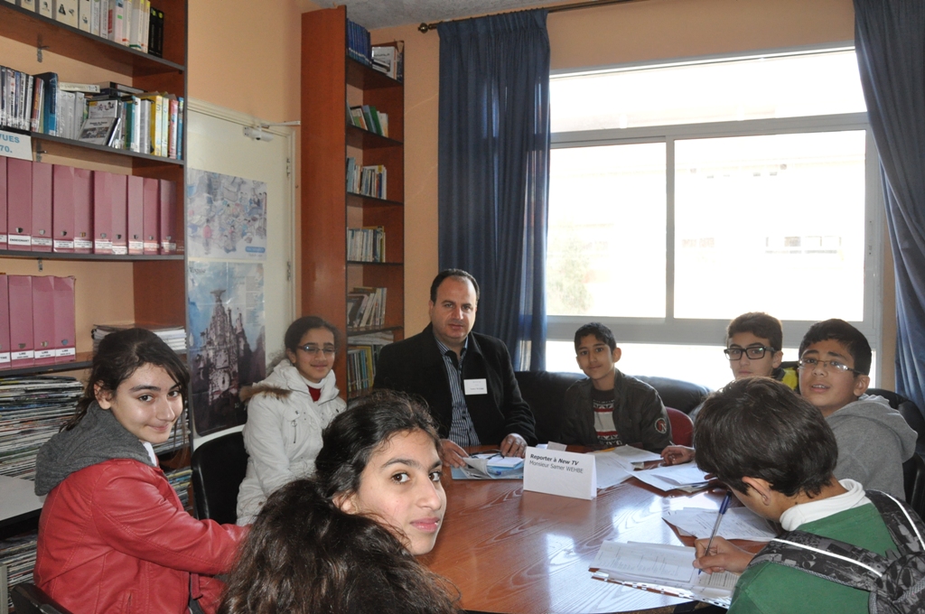 الزميل وهبي في حلقة طلابية