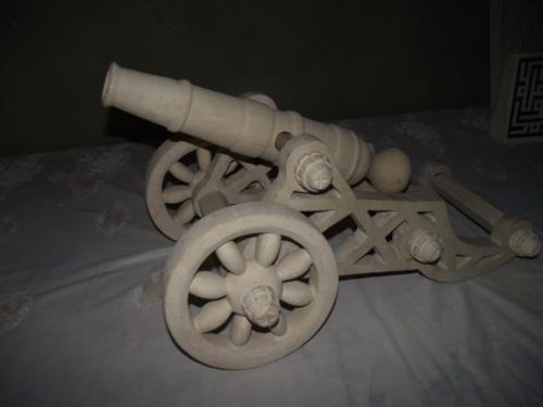 المدفع الأثري الحجري