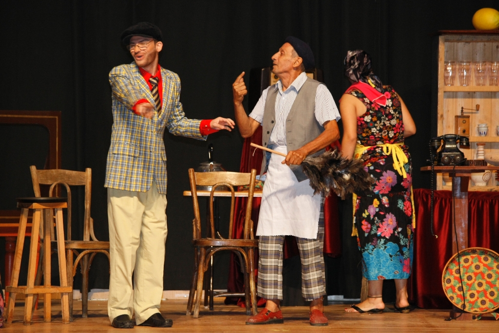 من مسرحية قرطة بورطة