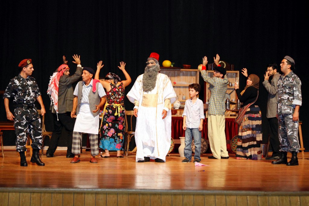 مسرحية قرطة بورطة النقد والنقد الذاتي