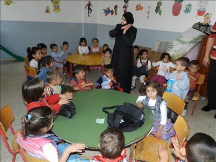 صف الروضة الثانية في «مدرسة الإيمان - الهبارية» («السفير»)