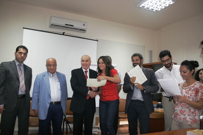 توزيع الشهادات في بيت عامل لحقوق الإنسان على الفائزين في الدورة حول القانون الدولي الإنساني