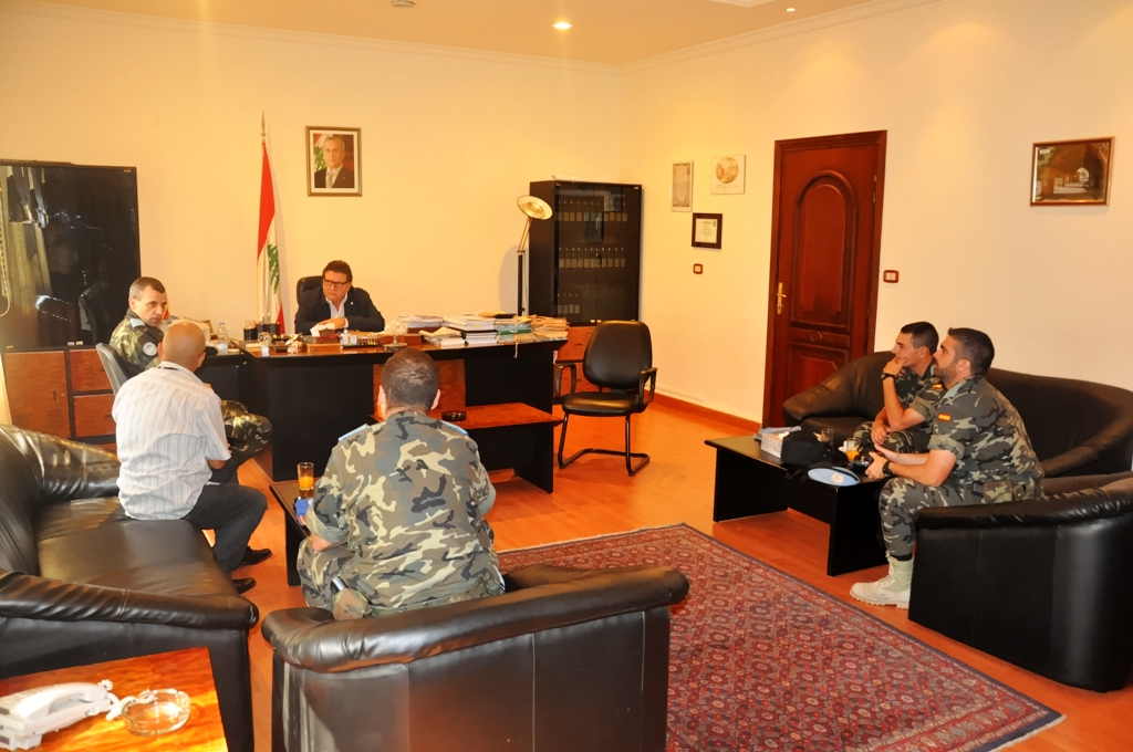 الوفد الاسباني مع محافظ النبطية القاضي محمود المولى