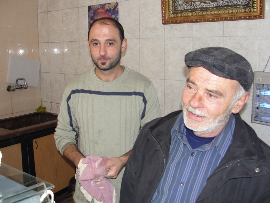 أبو وسام علي جمعة وإبنه محمد