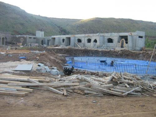 من مراحل بناء الحصن