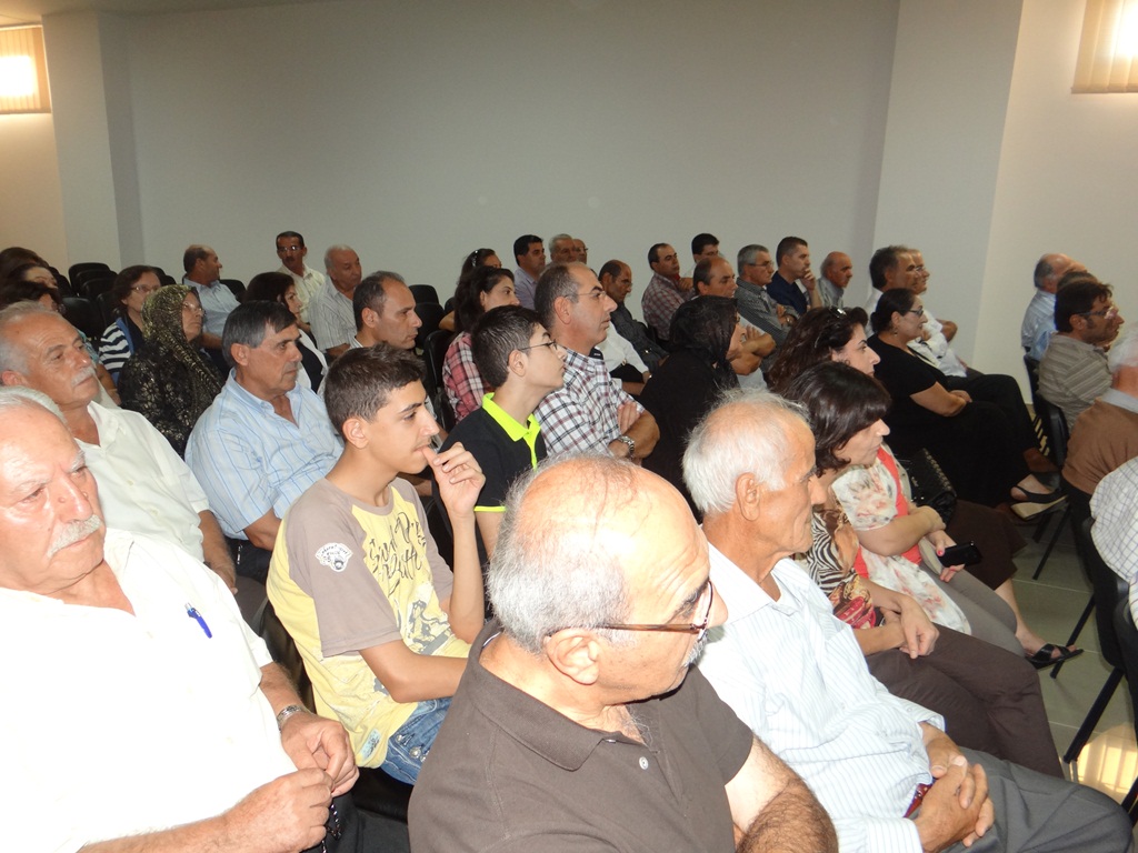 متذوقون خياميون للشعر في إحدى الأمسيات الشعرية لنادي الخيام