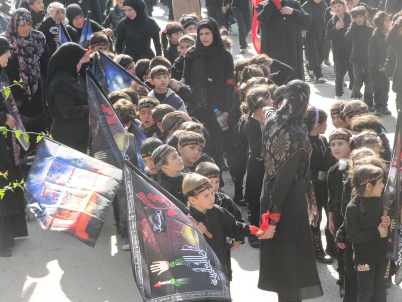 مدرسة عيسى بن مريم ومبرة النبي ابراهيم تقيمان مسيرة عاشورائية في الخيام