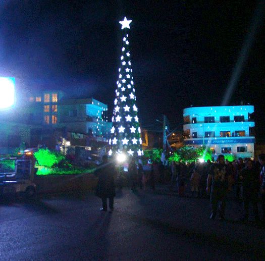 ميلاد مرجعيون:شجرة بأبهى حلة حيث كان النصب التذكاري للعميل سعد حداد