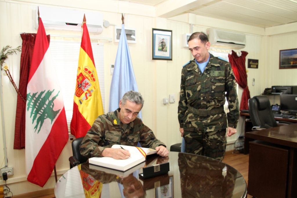  رئيس اركان وزارة الدفاع الإسبانية يزور قواته المنتشرة في سهل بلاط