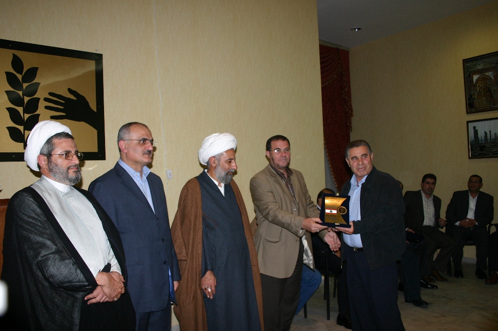 خليل ابوعباس مكرم من بلدته