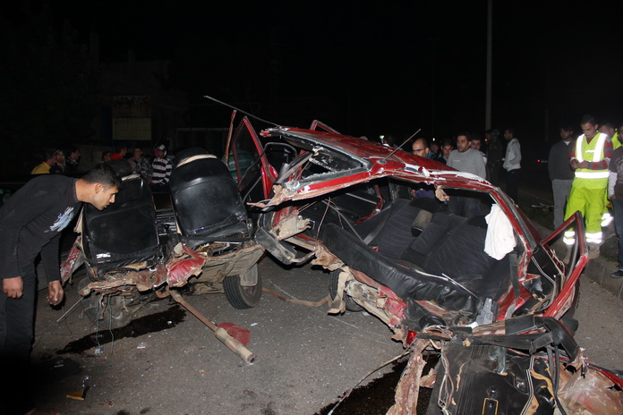 أربعة  جرحى بانشطار سيارة على أوتستراد دير الزهراني حبوش