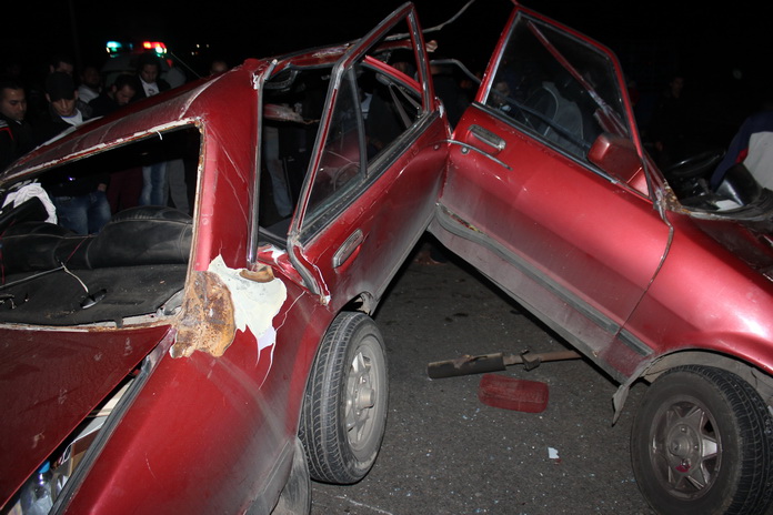 أربعة  جرحى بانشطار سيارة على أوتستراد دير الزهراني حبوش