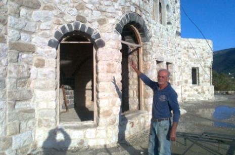 لا تقلّ أجرة معلم الحجر عن 60 دولاراً يومياً (الأخبار)