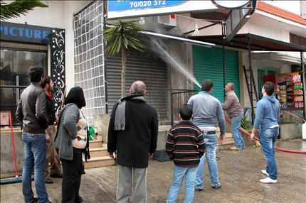 تنظيف آثار الحريق في كفر رمان أمس