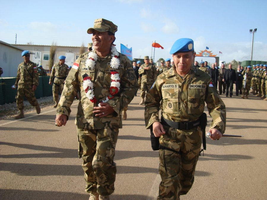 القائد العام للجيش الإندونيسي يتفقد كتيبة بلاده في عدشيت القصير