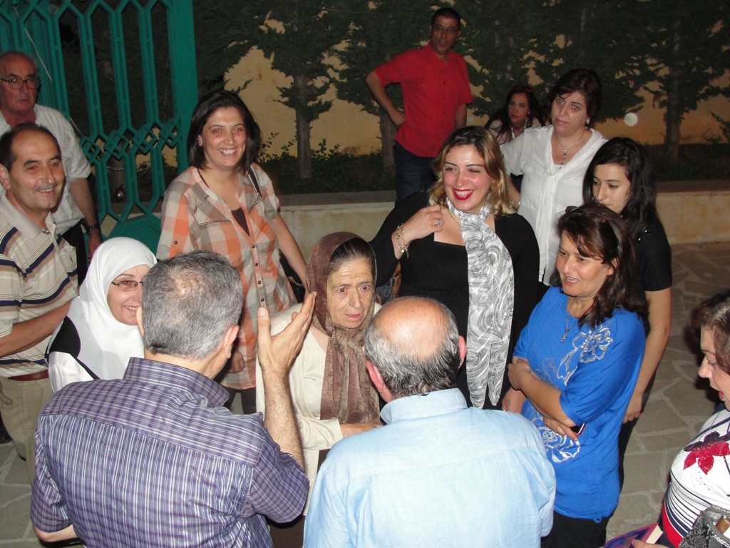 الكادر التعليمي من معلمين ومعلمات: كلنا للوطن كلنا للخيام