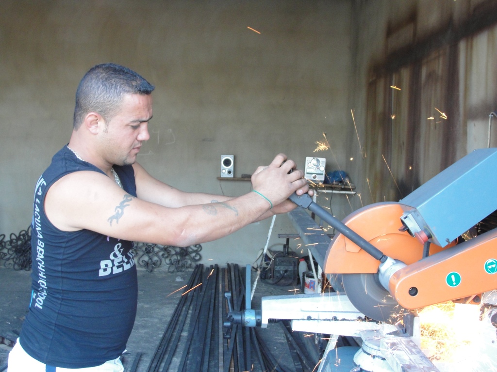 الخيام بحاجة لنا جميعاً: حسن الأمين.. معلم حدادة