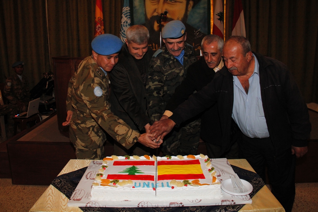 حفل تدشين مشروع أربعة عشر مصباحاً ذات نظام الطاقة الشمسية في بلدة بني حياَّن