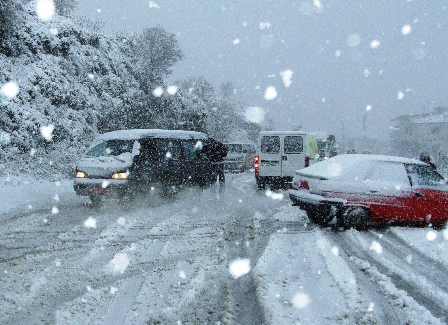 الثلوج كللت الجبال إعتبارا ً من 400 متر وسرعة الرياح فاقت المئة كيلومتر بالساعة